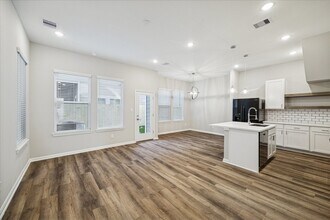 Building Photo - 206 Clark Rd