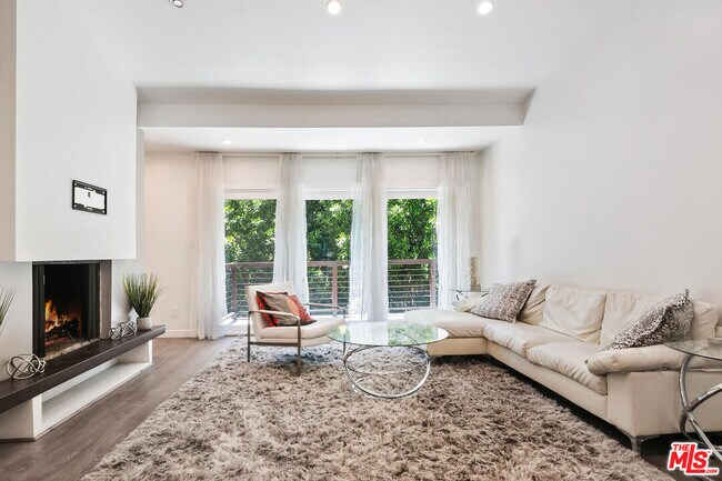 Foto del edificio - 3729 Reklaw Dr