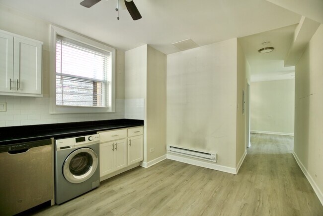 Foto del edificio - 646 W Roscoe St