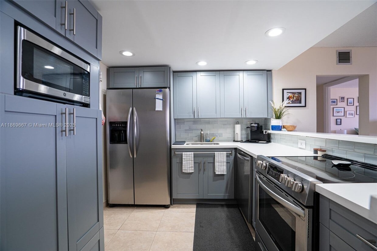 Foto principal - 500 Three Islands Boulevard