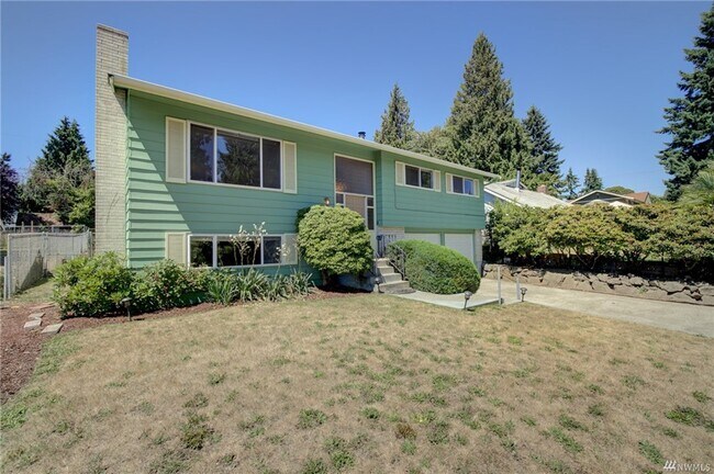 Building Photo - 8421 31st Ave SW