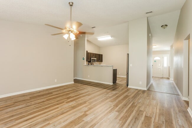 Building Photo - 2231 Luana Dr E