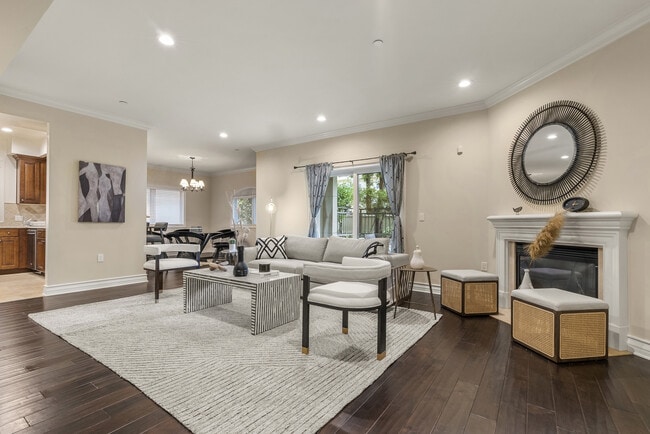 Foto del edificio - 2347 Fox Hills Dr