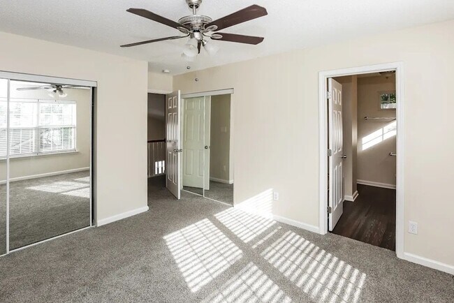 Foto del edificio - 8611 Meadowmont View Dr