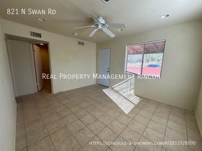 Foto del edificio - 821 N Swan Rd