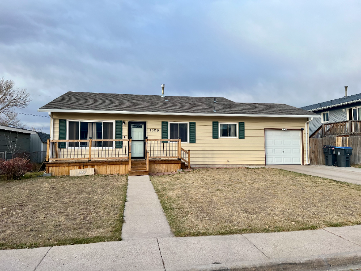 Primary Photo - Spacious 4-Bedroom Home with Finished Base...