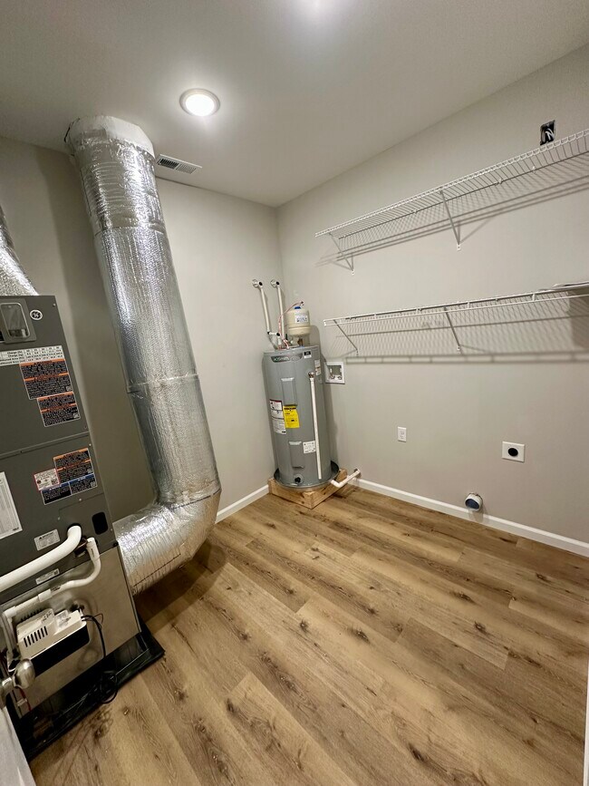 Foto del edificio - 210 Kinniard Rd