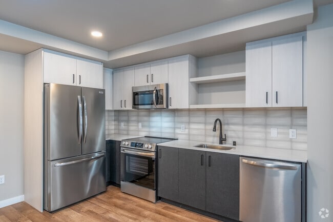 2BR, 2BA - 867SF - Kitchen - Nuovo Apartments