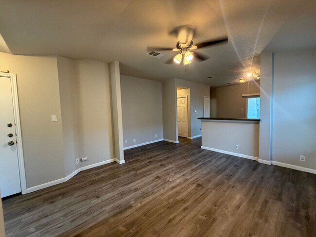 Foto del edificio - 2405 N Ranch Estates Blvd