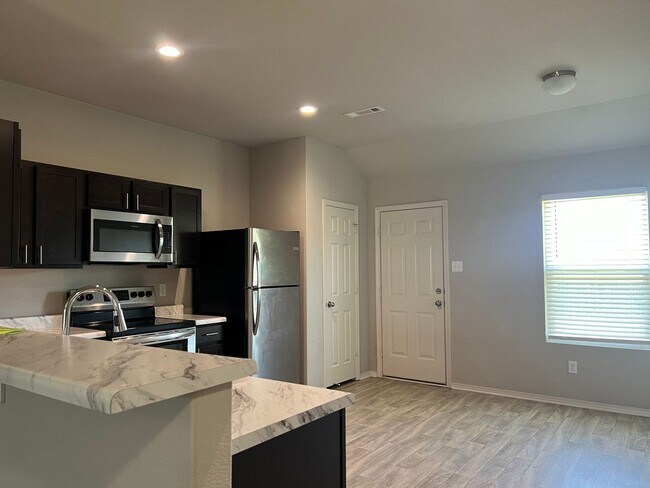 Building Photo - 107 Sunland Dr, Beebe AR 72012 - Very nice...