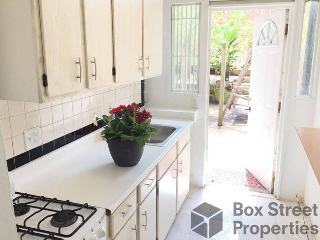 Building Photo - 246 7th St