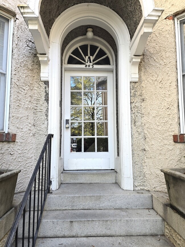 Building Photo - 800 Graydon Ave