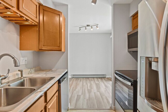 Building Photo - 6788 Park Ridge Dr