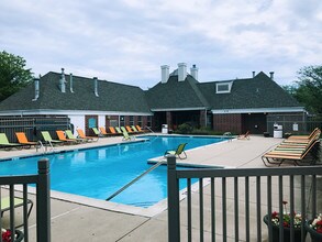 Building Photo - Bristol Club Apartments