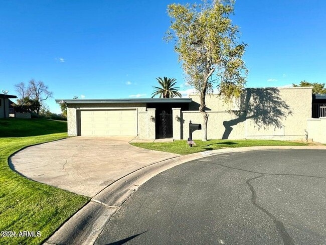 Foto del edificio - 6108 E Vernon Ave