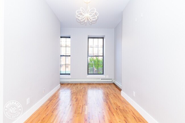 Building Photo - 1084 Bedford Ave
