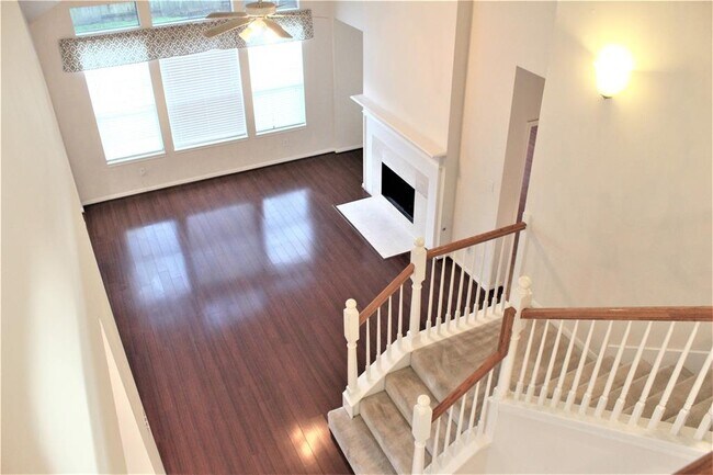 Foto del edificio - 22511 Parkvine Ln