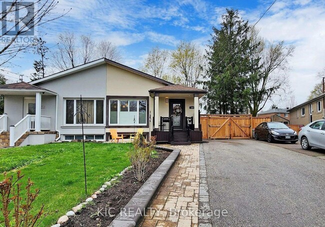 Building Photo - 226 Browndale Crescent