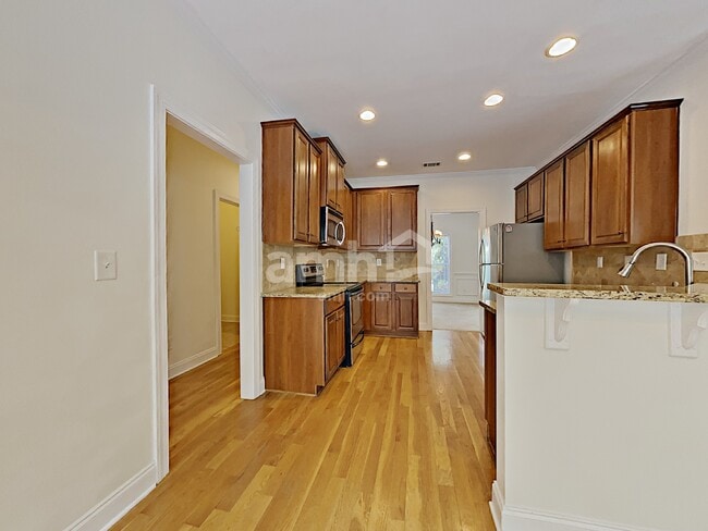 Building Photo - 493 Strawberry Walk