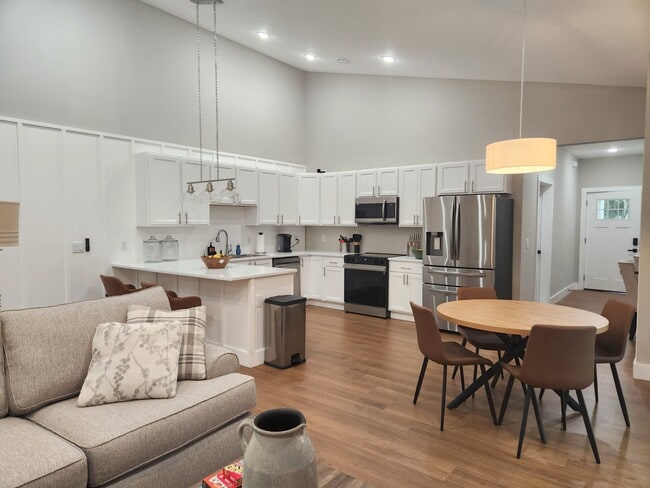Cocina Gourmet - 6384 W Flanders Ln