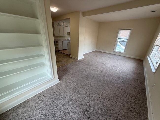 Building Photo - 509 Oak St