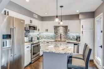 Building Photo - 10562 High Hollows Dr