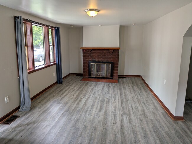 Foto del edificio - 84 Western Ave