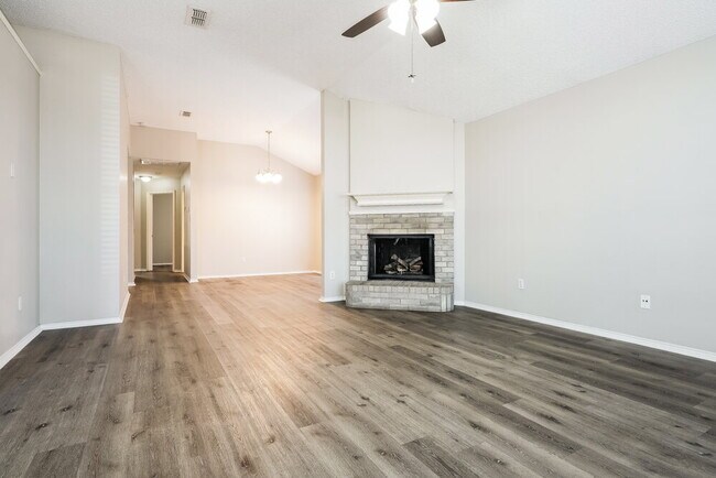 Building Photo - 2363 Kelton St