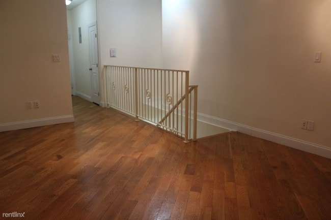 Building Photo - 235 W 107th St