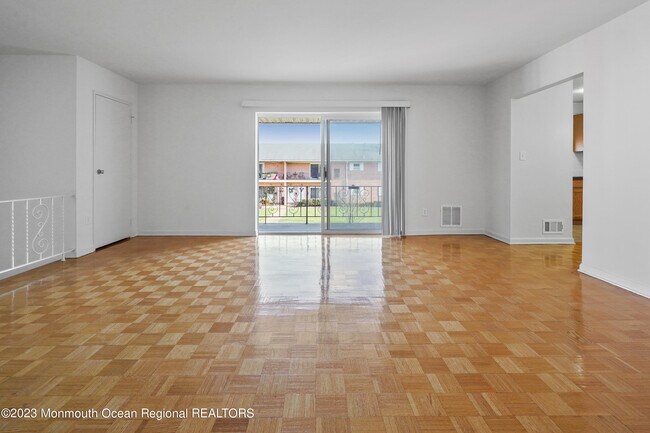 Foto del edificio - 151 Spring Lake Garden Ct