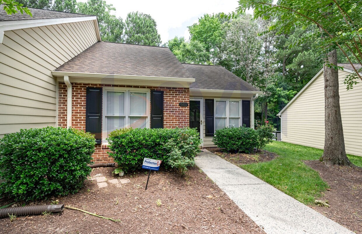 Primary Photo - End Unit Townhome with hardwood floors!