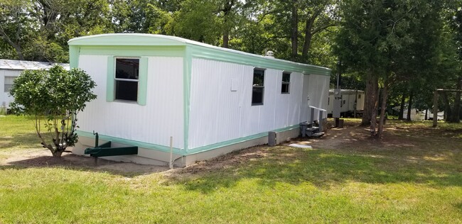 Building Photo - Newly Renovated Two Bedroom/1 Bath Mobile ...