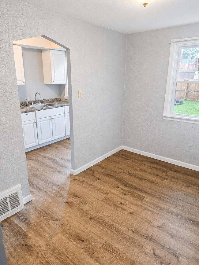 Building Photo - 1146 Shadycrest Dr