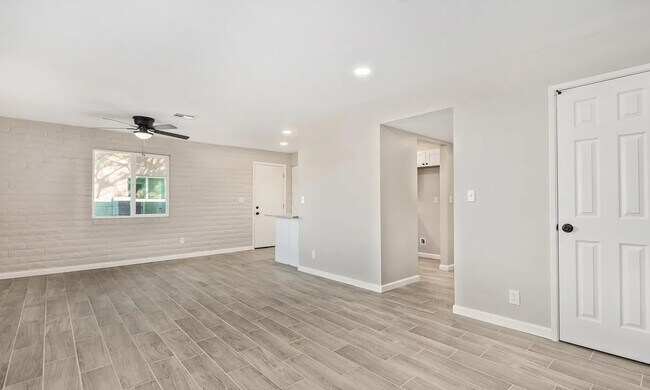 Foto del edificio - 326 E Linden St