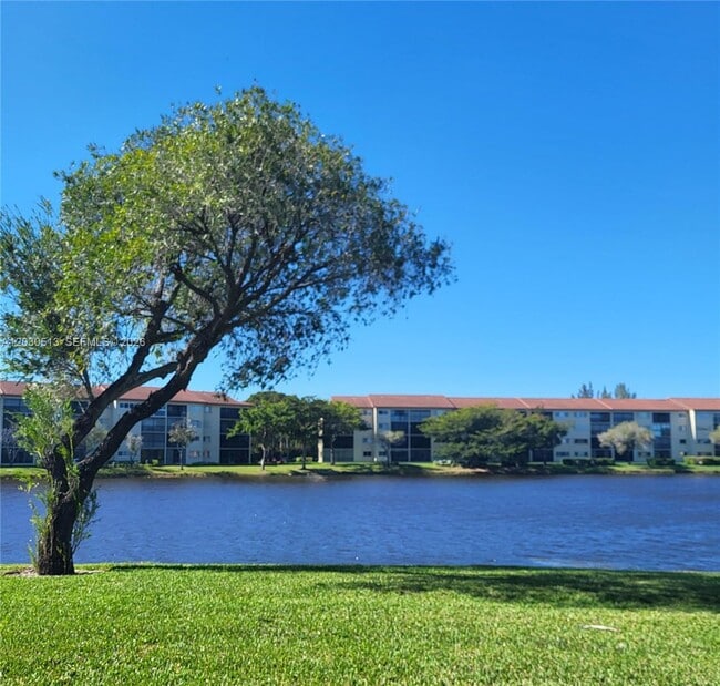 Foto del edificio - 13705 SW 12th St