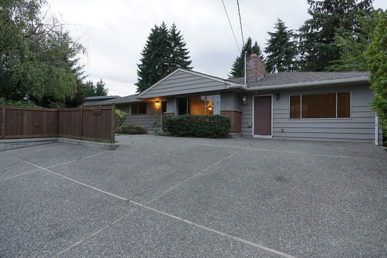 10205 SE 204th St, Kent, WA 98031 House Rental in Kent, WA