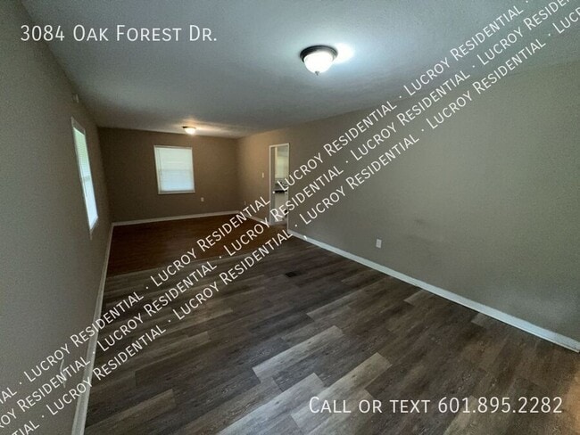 Building Photo - 3084 Oak Forest Dr