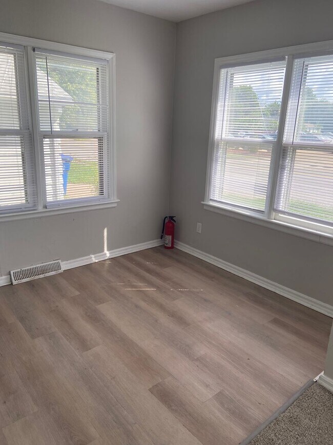 Foto del edificio - MOVE IN SPECIAL! 3 Bedroom Home with Huge Detached Garage!