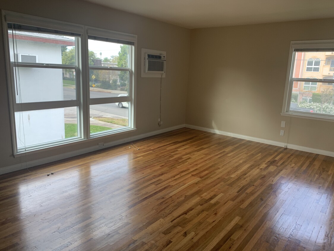 Living Room - 11960 W Magnolia Blvd
