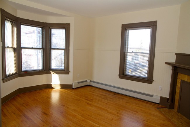 Building Photo - 76 N Union St