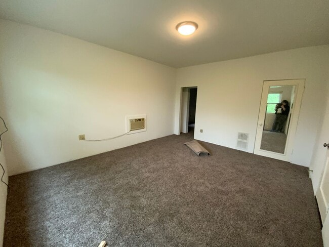 Building Photo - 1400 Bass Ave