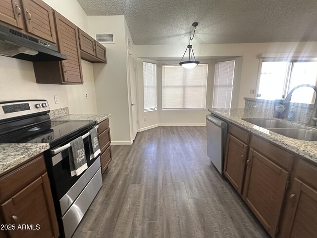 Building Photo - 15013 N 60th Dr