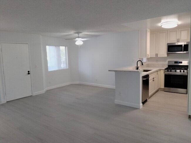 Área de comedor - 13100 Bromont Ave