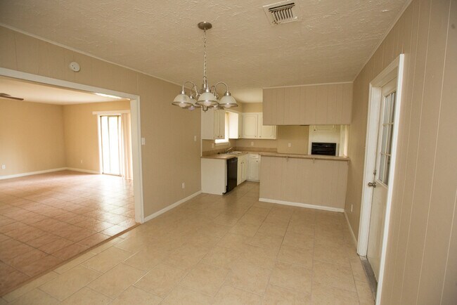 Building Photo - 5602 Briarwick Ln