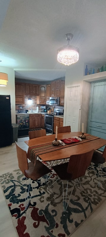 Foto del edificio - 906 Bitterfield Dr