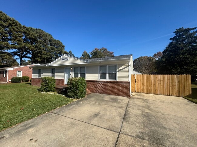 Building Photo - 3332 Macdonald Rd