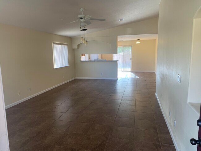 Foto del edificio - 8301 Santa Clarita St NE