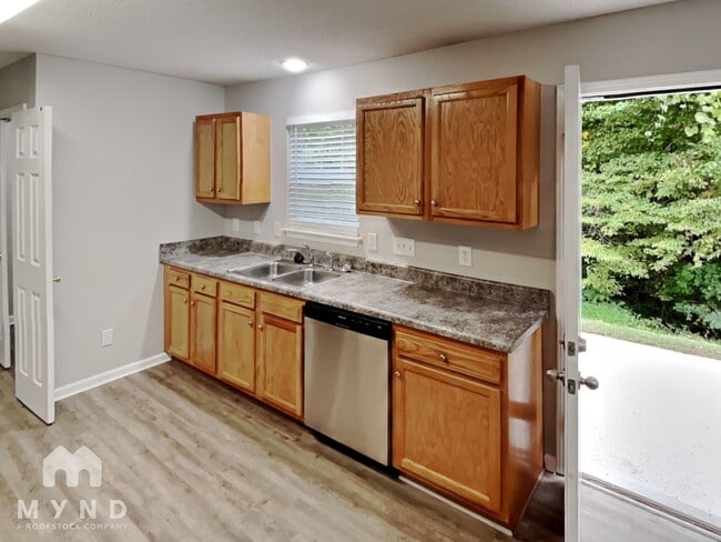 Building Photo - 4702 Mallard Creek Dr