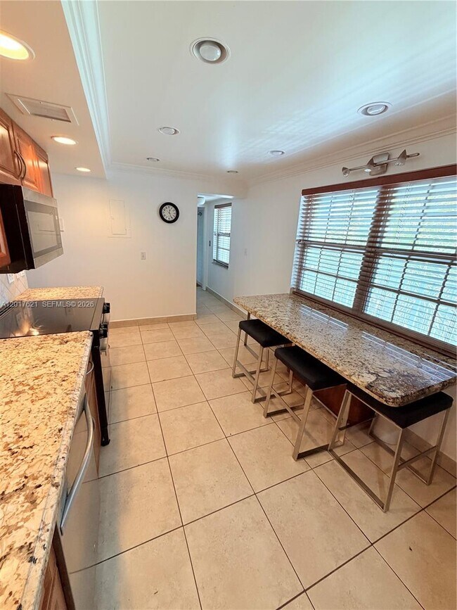 Foto del edificio - 4020 W Palm Aire Dr