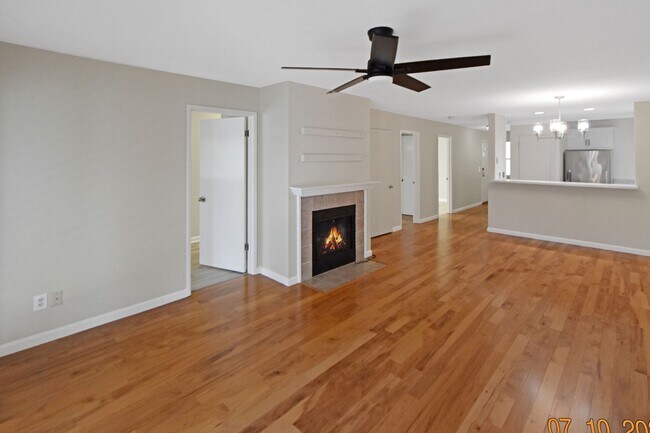 Foto del edificio - Charming Condo with Community Pool!